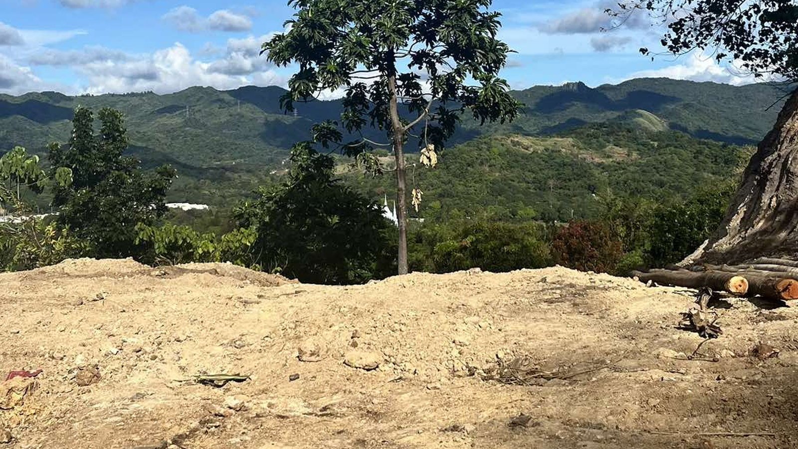 Mountain and hillside view at LCG Homeowners 5